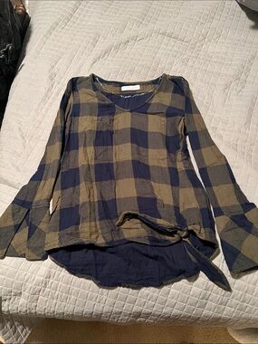 Time & tru Women’s Navy and Olive Plaid Tie-Hem Blouse